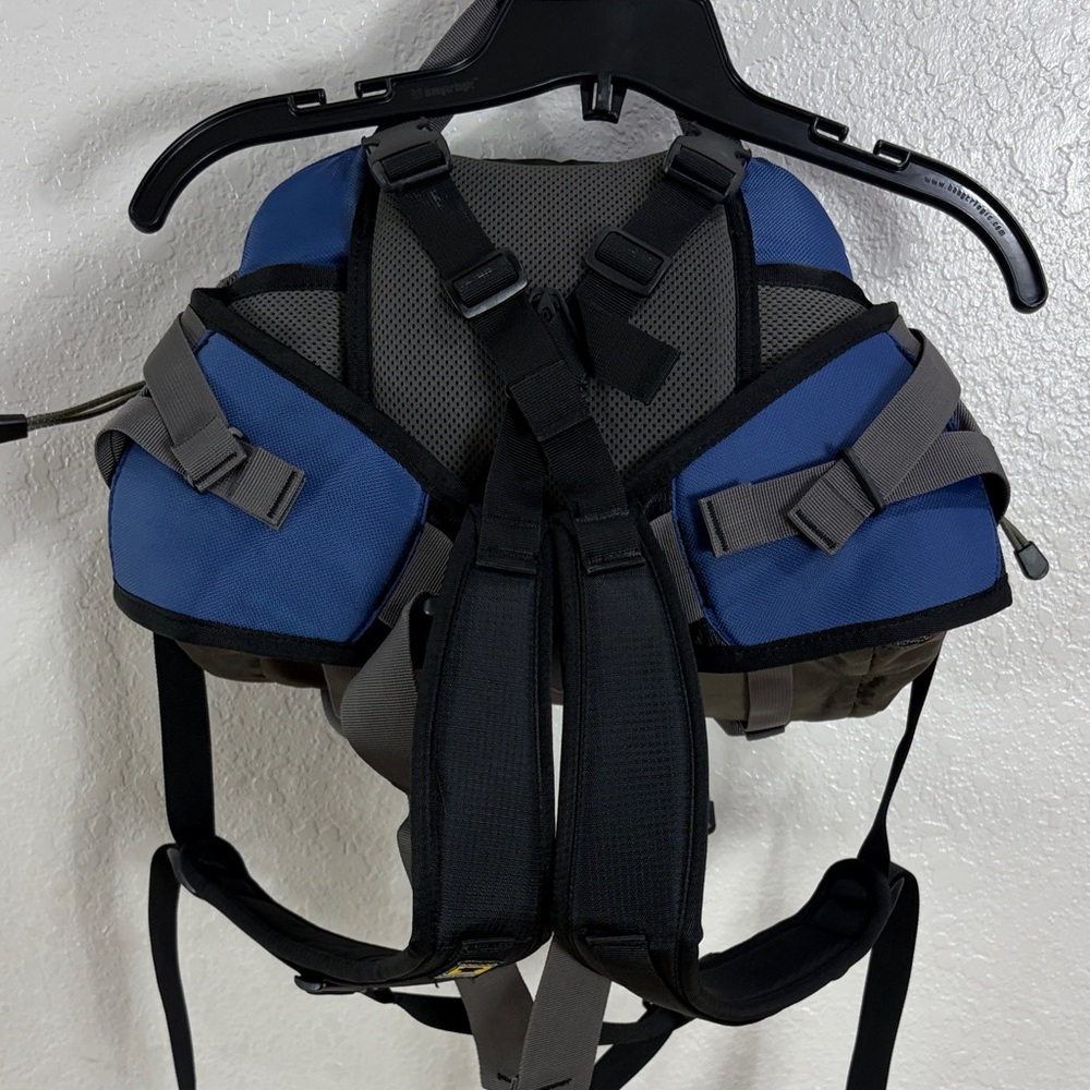 Mountainsmith,Blue and Gray Waist Pack – Hands-Free Carry - Picture 6 of 17